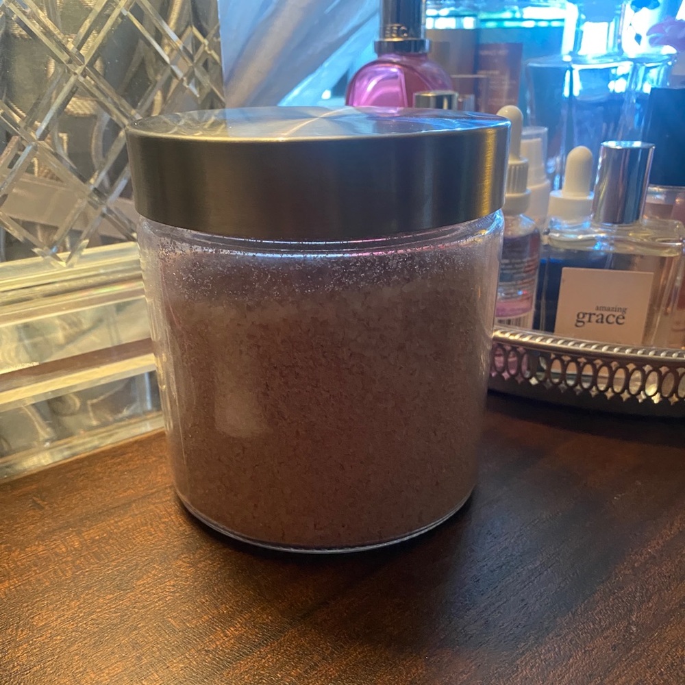 New 27oz Vanilla bath Bath Salts. Relaxing, reusable jar